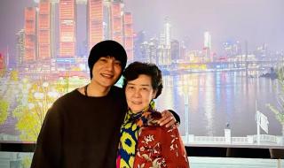 陈坤儿子晒与女生合照